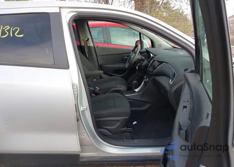 2020 Chevrolet Trax Fwd Ls z USA, uszkodzony, nr VIN KL7CJKSB3LB329527